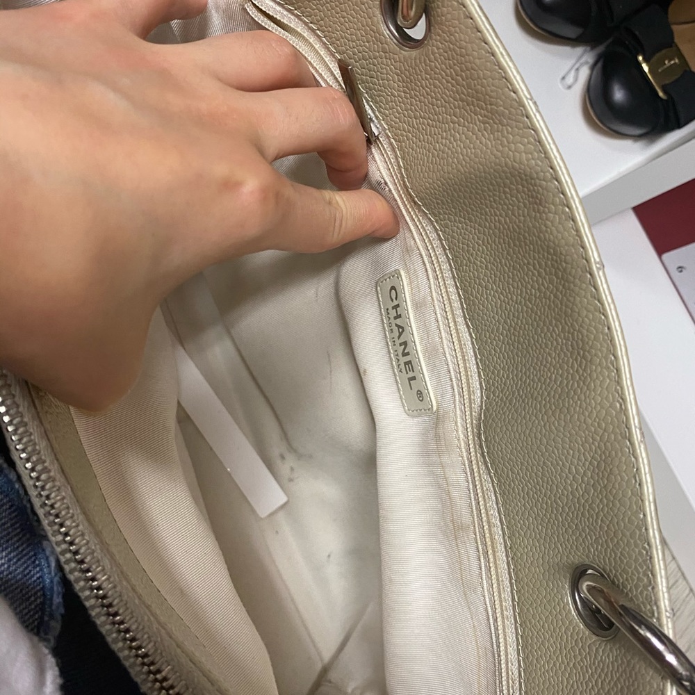 Authentic Chanel Handbag - Picture 4 of 7